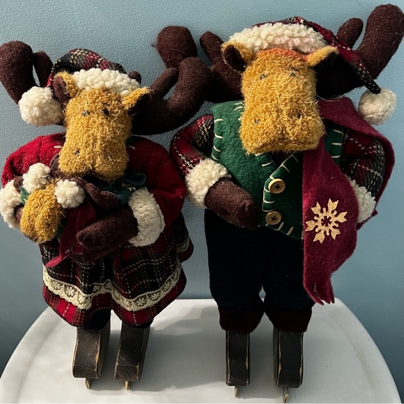 Source Unknown Other - Set of (2) Primitive Christmas Holiday Winter Ice Skating Moose Family Decor